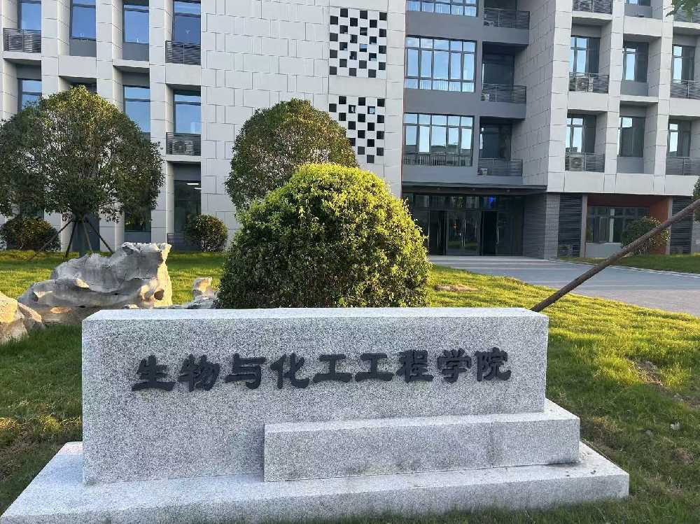 九原区扬州职业大学体育场高杆灯项目